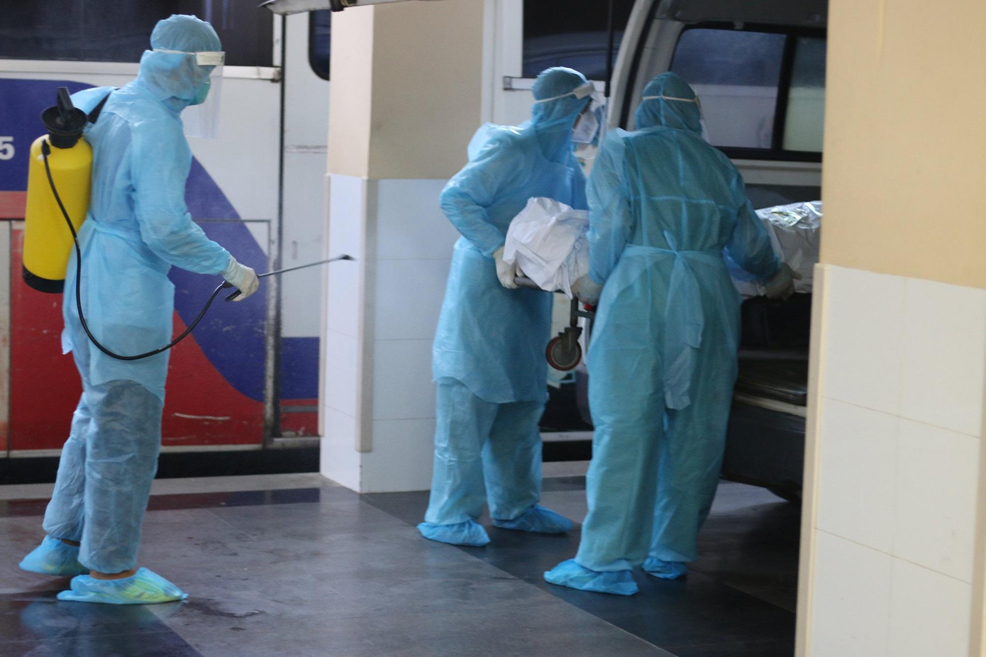 Một trường hợp mắc COVID-19 sau quá trình điều trị đã không qua được nguy kịch. Một trường hợp mắc COVID-19 sau quá trình điều trị đã không qua được nguy kịch.