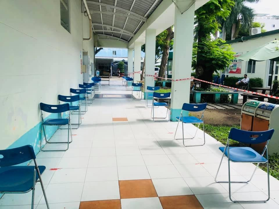 Điểm tiêm chủng tại Trường Cao đẳng Kinh tế - Kỹ thuật TPHCM sáng 23/8 vắng người