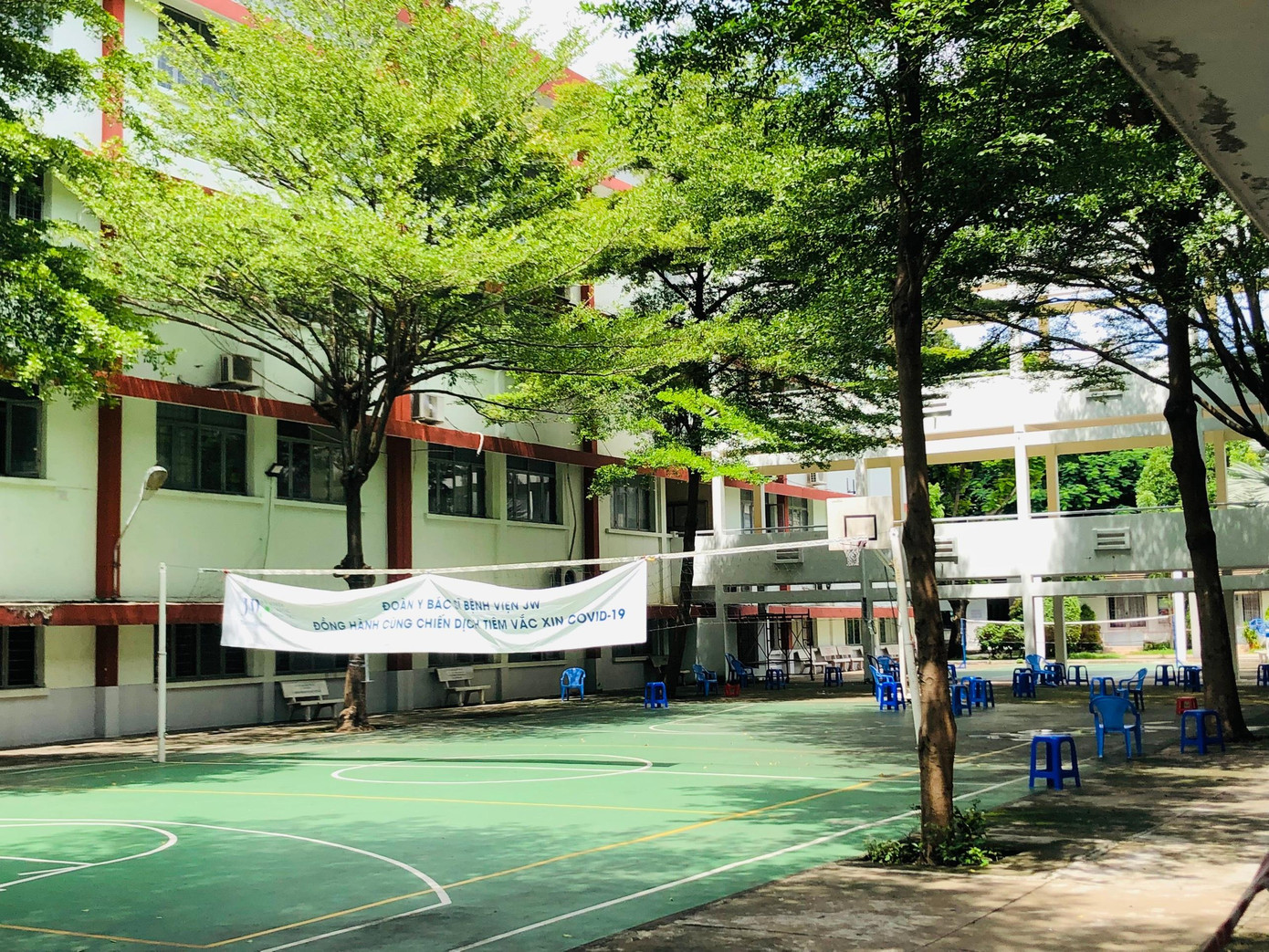 Người dân cần nâng cao ý thức chủ động tham gia tiêm chủng để bảo vệ sức khỏe, tính mạng trong đại dịch.