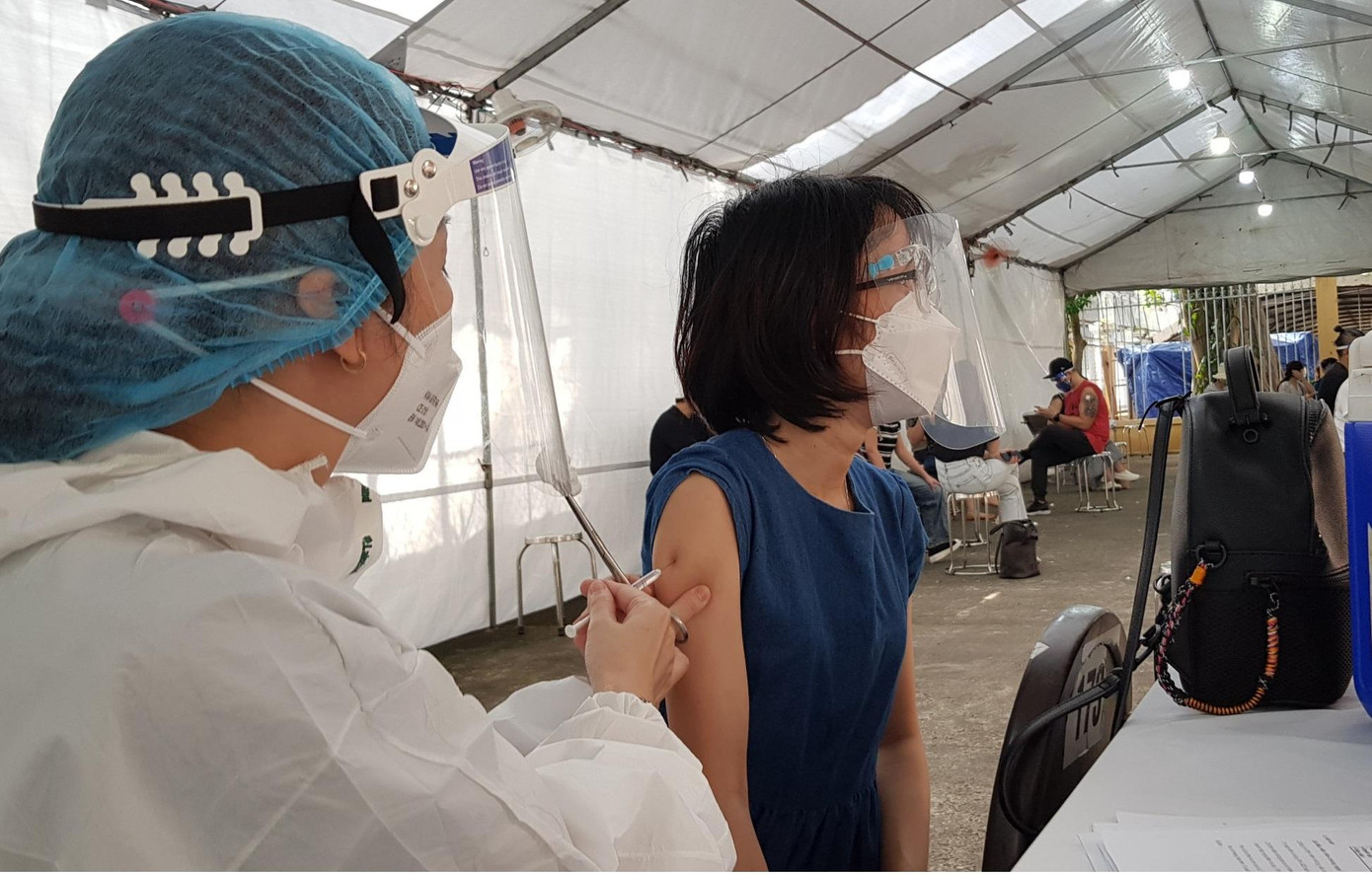 TPHCM đang nỗ lực tiêm chủng để sớm đạt miễn dịch cộng đồng với dịch COVID-19 TPHCM đang nỗ lực tiêm chủng để sớm đạt miễn dịch cộng đồng với dịch COVID-19