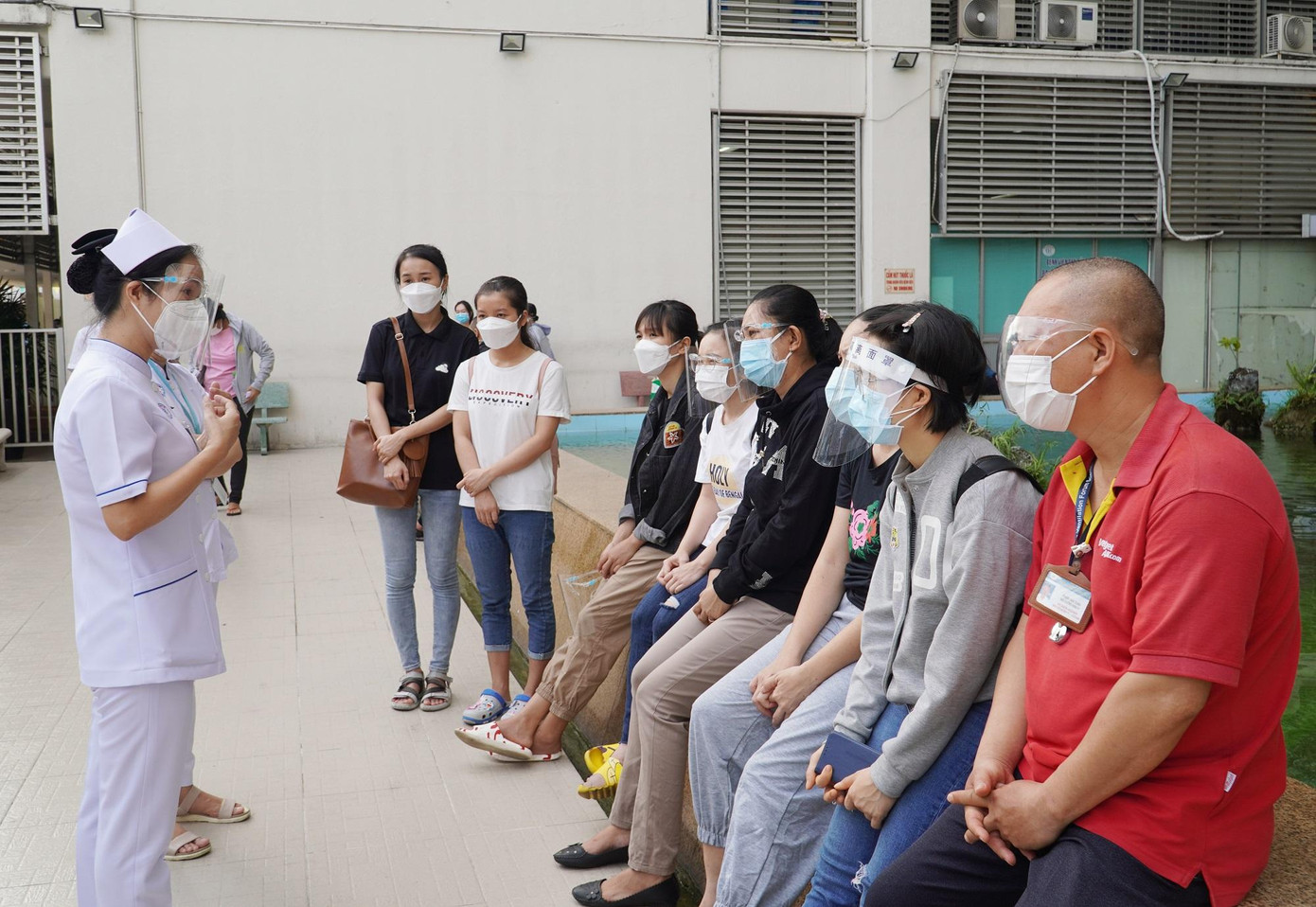 Lực lượng điều dưỡng của Chợ Rẫy lên đường chi viện cho Bệnh viện Hồi sức COVID-19 sáng 6/8.