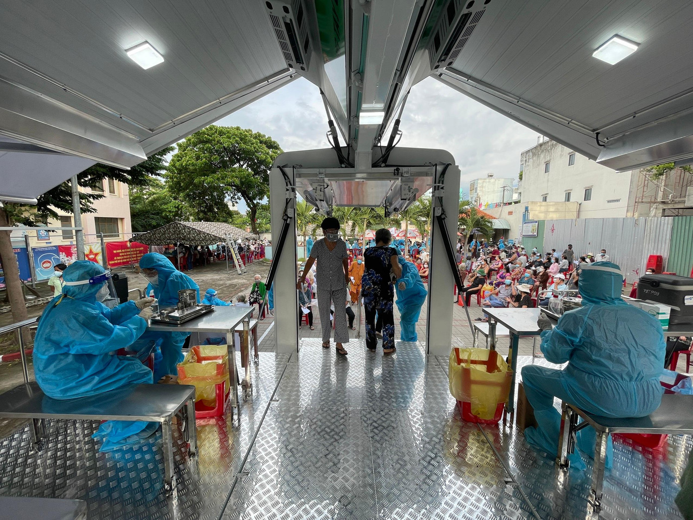 Các điểm tiêm chủng cố định và lưu động trên địa bàn đang hướng tới mục tiêu sớm đạt miễn dịch cộng đồng