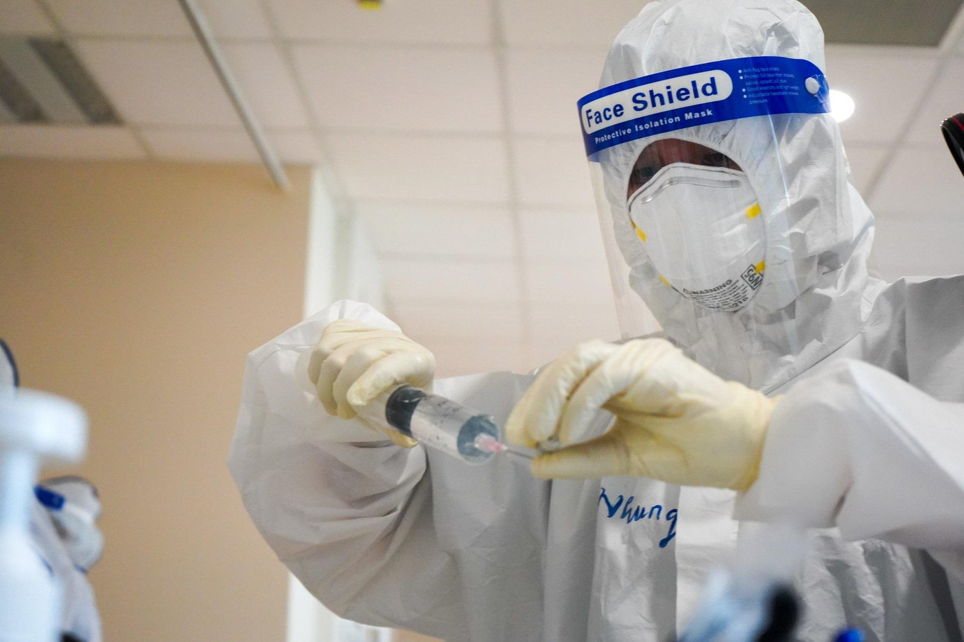 Cuộc chiến với dịch bệnh không có chỗ cho sự sợ hãi và những cảm xúc cá nhân. Cuộc chiến với dịch bệnh không có chỗ cho sự sợ hãi và những cảm xúc cá nhân.