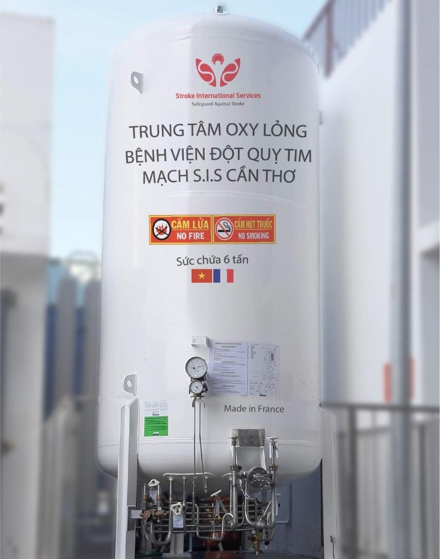 Trung tâm oxy lỏng tại Bệnh viện Đột quỵ Tim mạch sẽ là chìa khóa cứu các bệnh nhân nguy kịch vì COVID-19. Trung tâm oxy lỏng tại Bệnh viện Đột quỵ Tim mạch sẽ là chìa khóa cứu các bệnh nhân nguy kịch vì COVID-19.