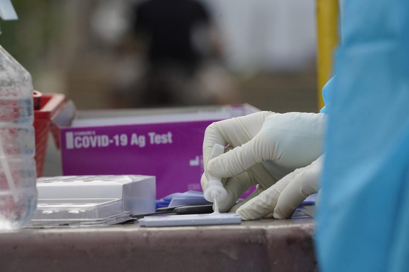 Test nhanh COVID-19 giúp tách F0 ra khỏi cộng đồng trong thời gian sớm nhất. Test nhanh COVID-19 giúp tách F0 ra khỏi cộng đồng trong thời gian sớm nhất.