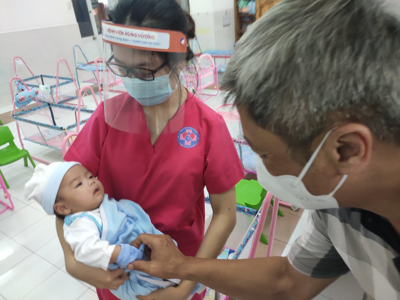 50 trẻ chào đời từ mẹ mắc COVID-19 đang được nuôi dưỡng tại Trung tâm H.O.P.E