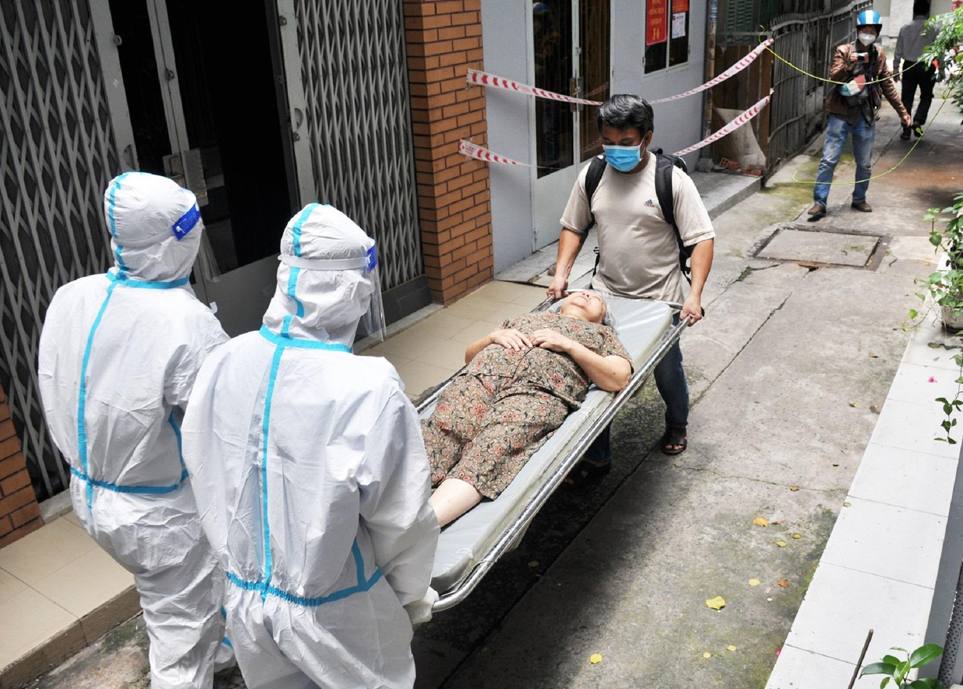 Ngành y tế đang chủ động các giải pháp hỗ trợ điều trị cho F0 ngoài cộng đồng