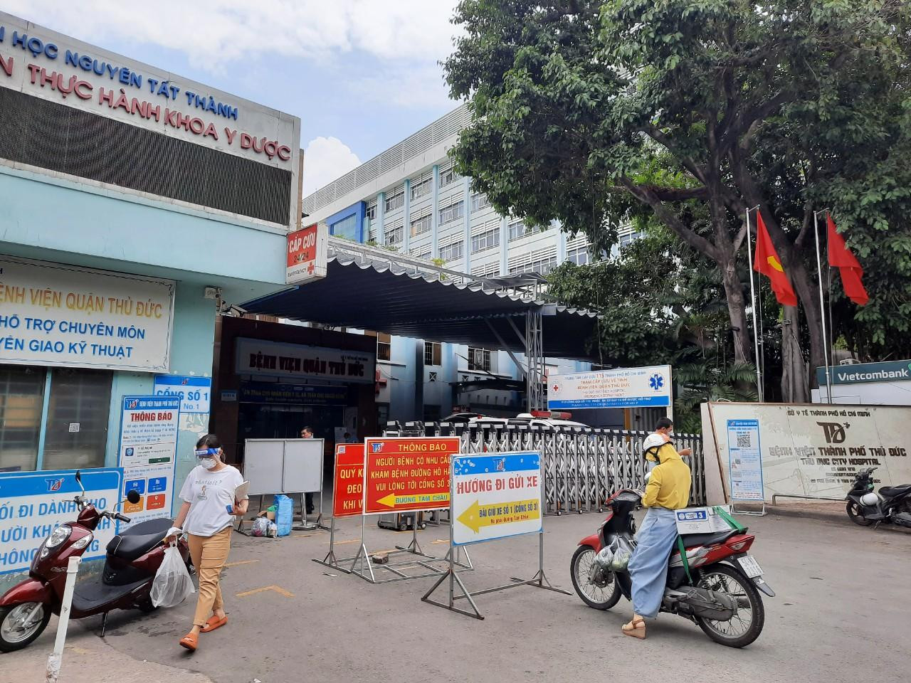 Bệnh viện Thành phố Thủ Đức đang gấp rút chuyển đổi công năng 300 giường sang Hồi sức Covid-19. Bệnh viện Thành phố Thủ Đức đang gấp rút chuyển đổi công năng 300 giường sang Hồi sức Covid-19.