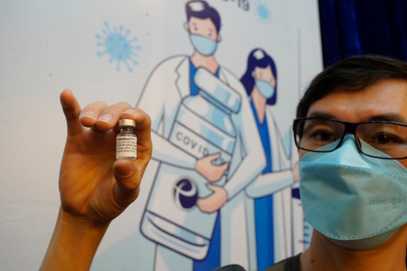 Mọi công dân trên 18 tuổi đang sống tại TPHCM sẽ được chích ngừa vắc xin COVID-19.