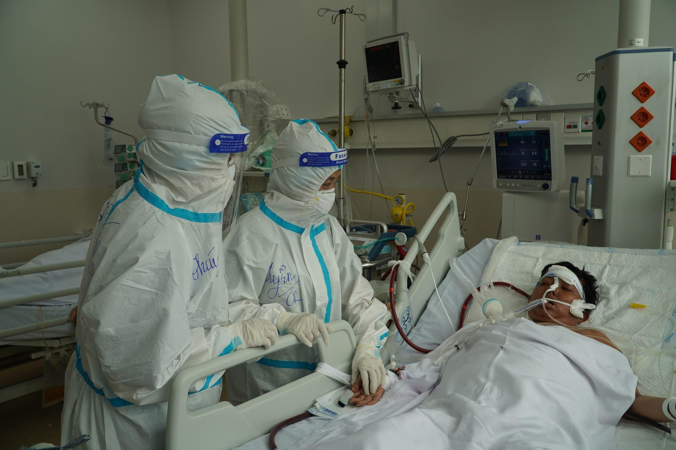 Bệnh nhân COVID-19 đang rất cần hỗ trợ tâm lý để vượt qua khó khăn, tái hòa nhập cuộc sống Bệnh nhân COVID-19 đang rất cần hỗ trợ tâm lý để vượt qua khó khăn, tái hòa nhập cuộc sống