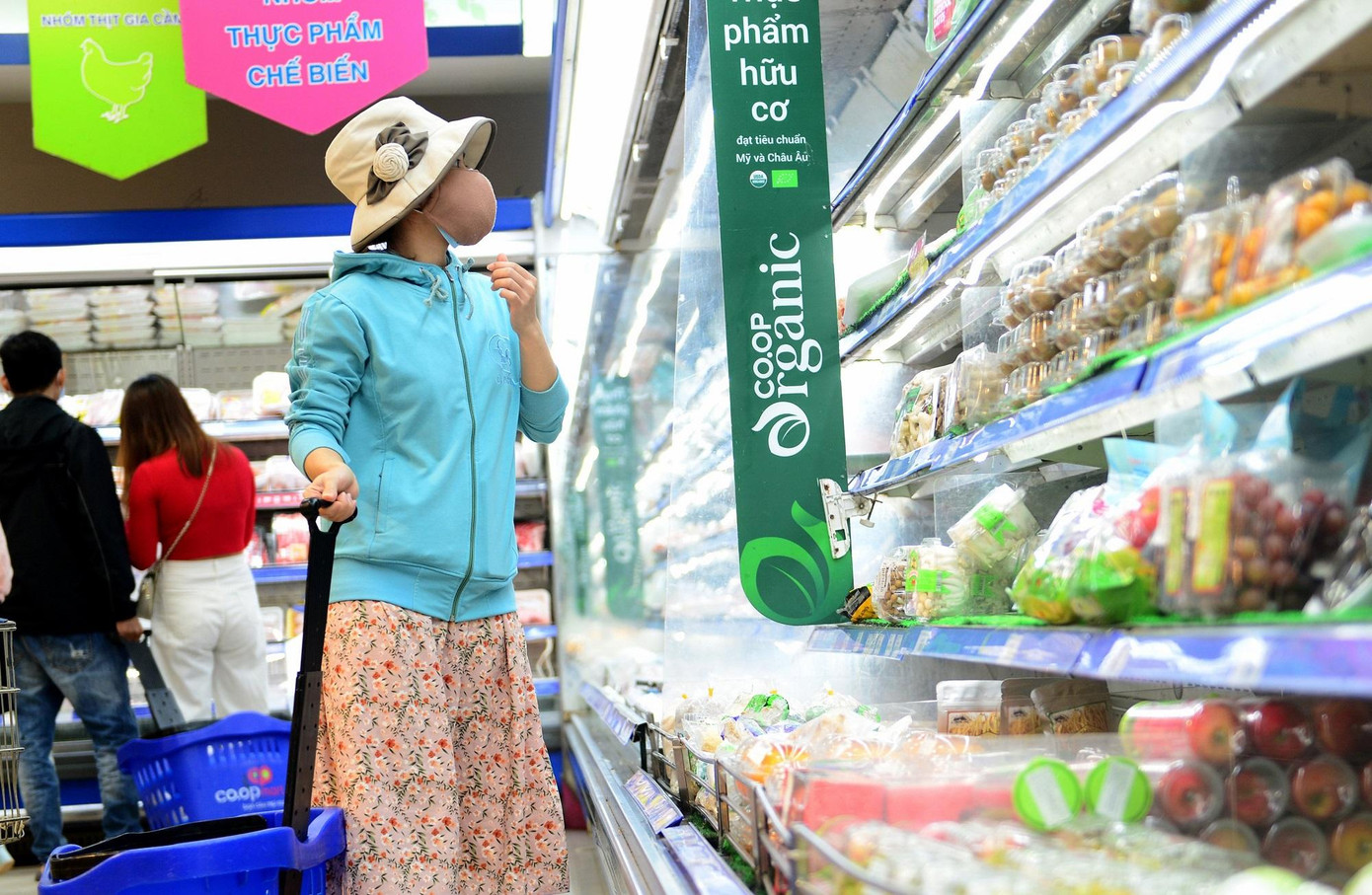 Thành phố đang tăng cường các giải pháp để tìm nguồn cung ứng và nhân rộng các điểm phân phối cho người dân.