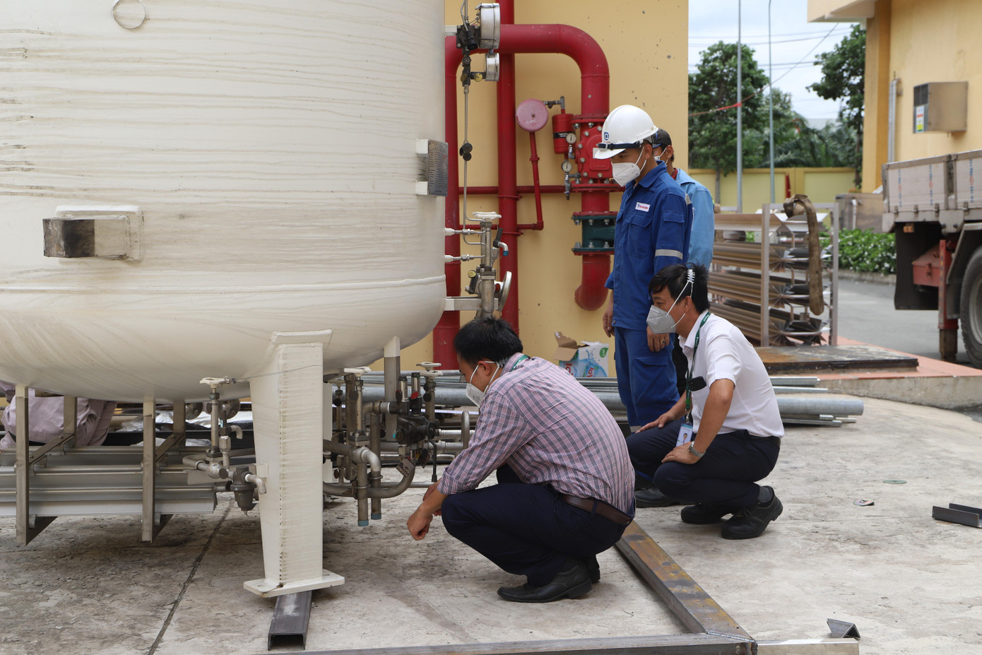 Các bệnh viện đang gấp rút chuẩn bị và dự trữ oxy cho hoạt động điều trị các bệnh nhân COVID-19 nặng và nguy kịch.