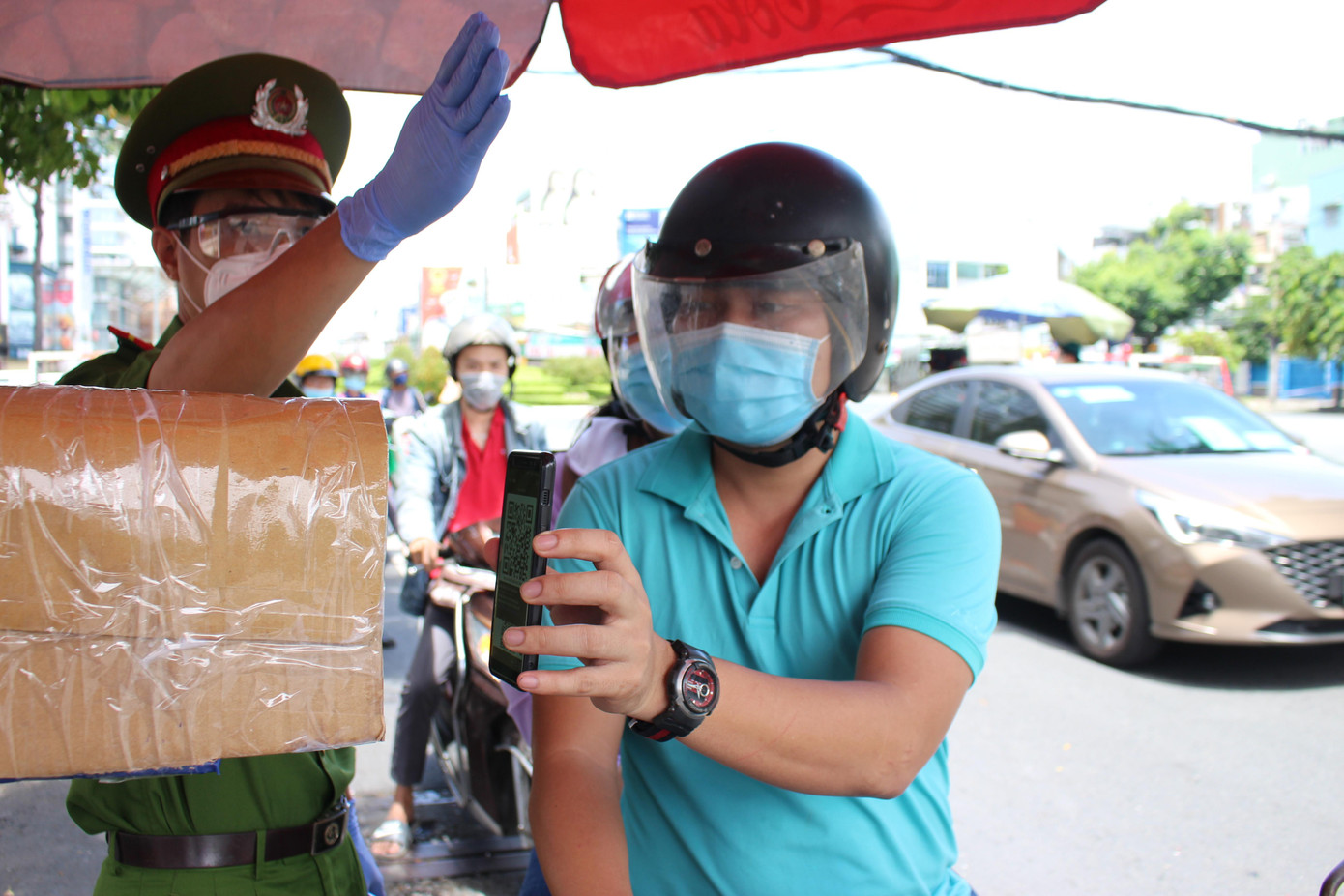 Nhiều nhóm đối tượng sẽ được lưu thông không cần giấy đi đường mà chỉ cần khai báo y tế