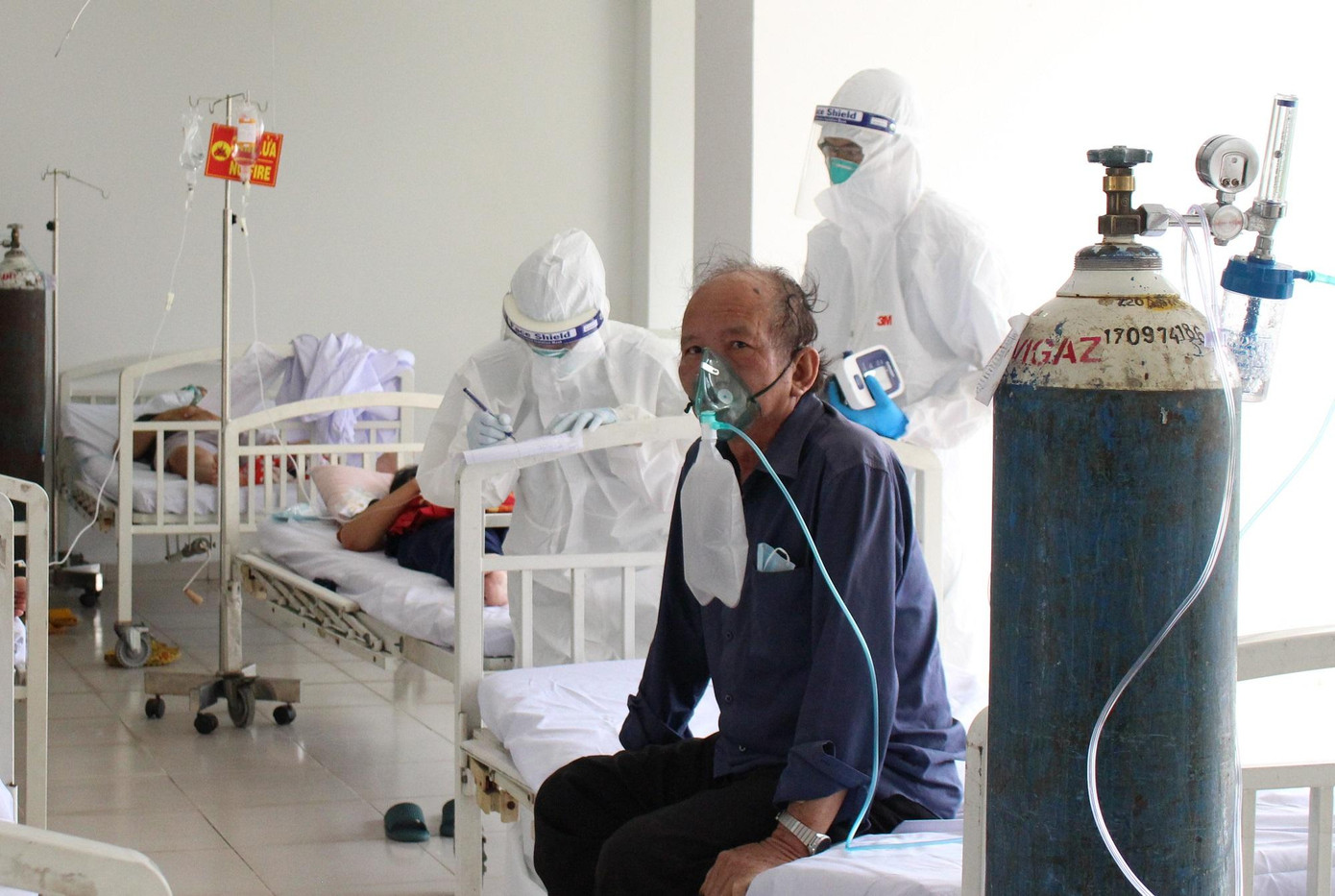 Người bệnh rất cần được hỗ trợ y tế khi có diễn tiến trở nặng để tránh rơi vào nguy kịch.