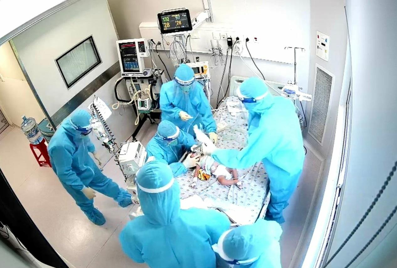 Một trường hợp trẻ nhỏ mắc COVID-19 được điều trị tại Bệnh viện Nhi Đồng TPHCM Một trường hợp trẻ nhỏ mắc COVID-19 được điều trị tại Bệnh viện Nhi Đồng TPHCM