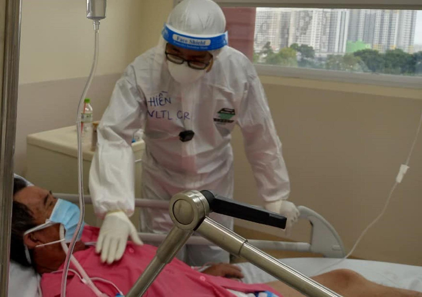 Cuộc chiến với COVID-19 đã được tiếp thêm sức mạnh từ chính các F0 là nhân viên y tế Cuộc chiến với COVID-19 đã được tiếp thêm sức mạnh từ chính các F0 là nhân viên y tế