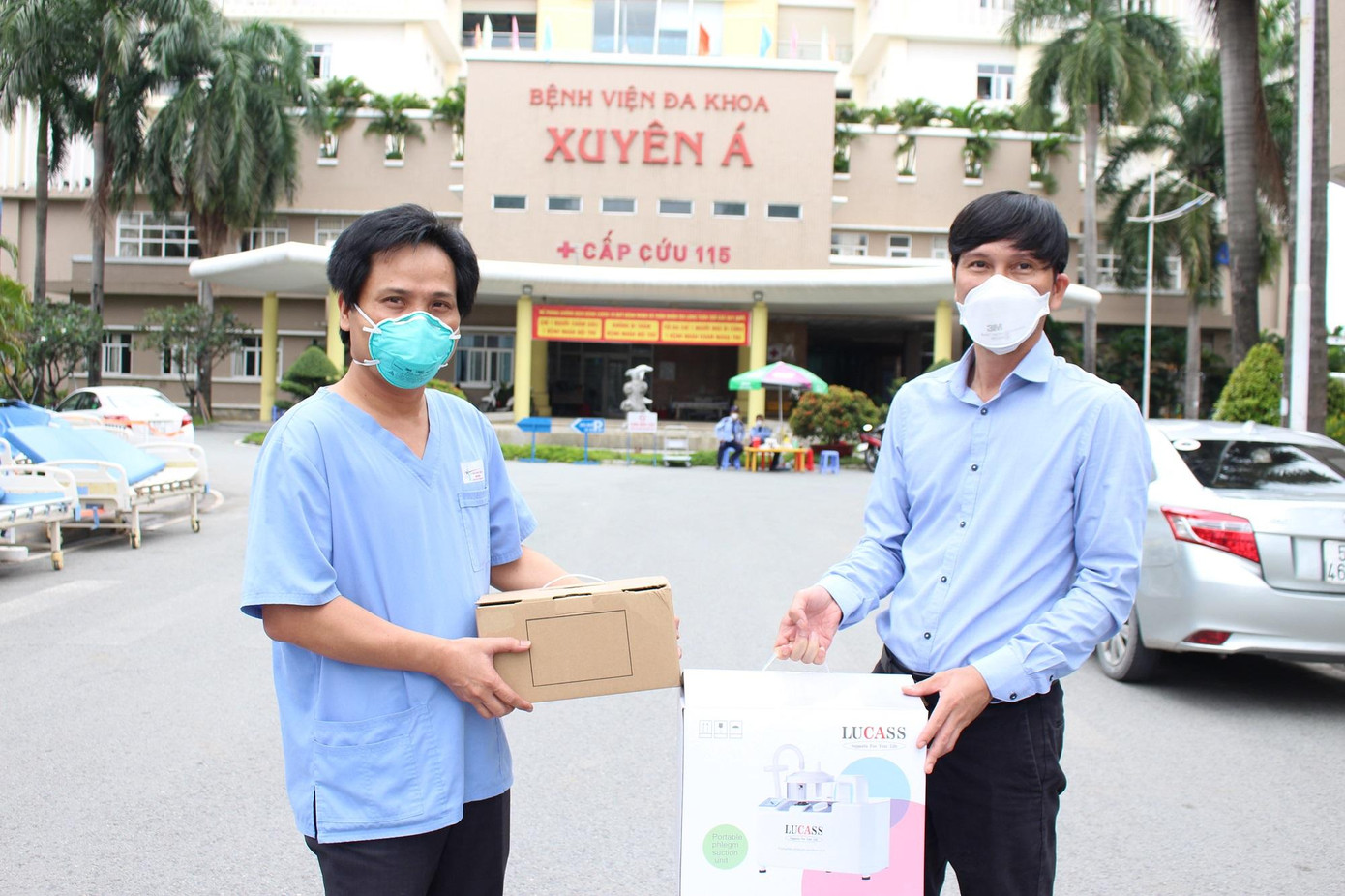 Máy hút đờm và bơm tiêm điện được trao tặng khu điều trị COVID-19 tại Bệnh viện Xuyên Á Máy hút đờm và bơm tiêm điện được trao tặng khu điều trị COVID-19 tại Bệnh viện Xuyên Á