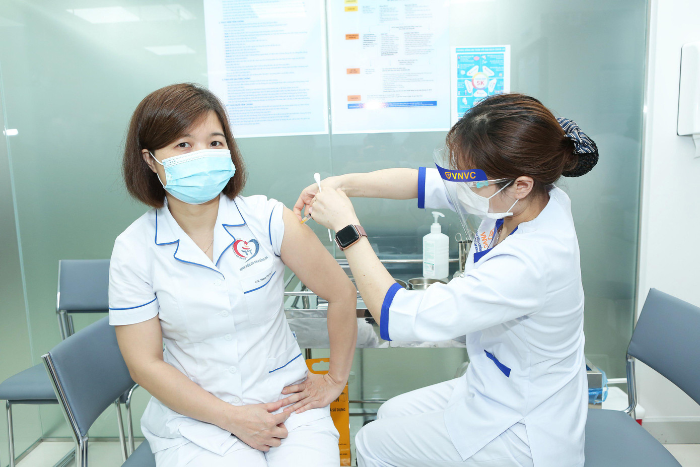 Chiến dịch tiêm chủng vắc xin đang được đẩy nhanh tiến độ, mục tiêu sớm đạt miễn dịch cộng đồng Chiến dịch tiêm chủng vắc xin đang được đẩy nhanh tiến độ, mục tiêu sớm đạt miễn dịch cộng đồng