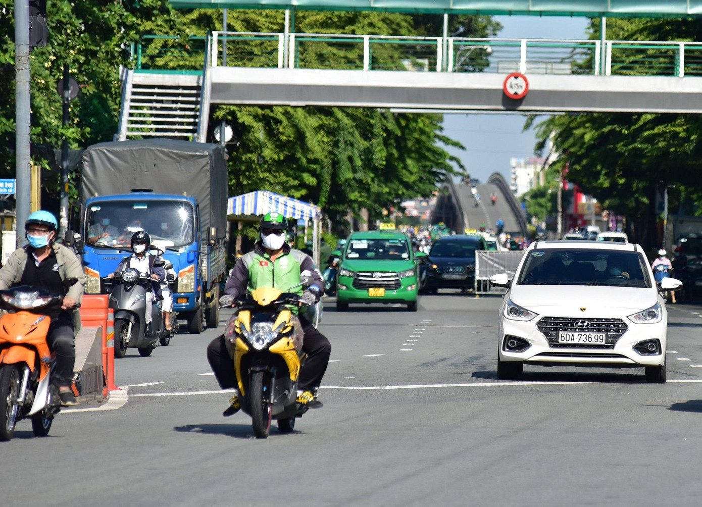 Lực lượng shipper chuyên nghiệp tham gia giao hàng đã giải phóng được lượng hàng hóa ùn ứ trong thời gian giãn cách xã hội. Lực lượng shipper chuyên nghiệp tham gia giao hàng đã giải phóng được lượng hàng hóa ùn ứ trong thời gian giãn cách xã hội.