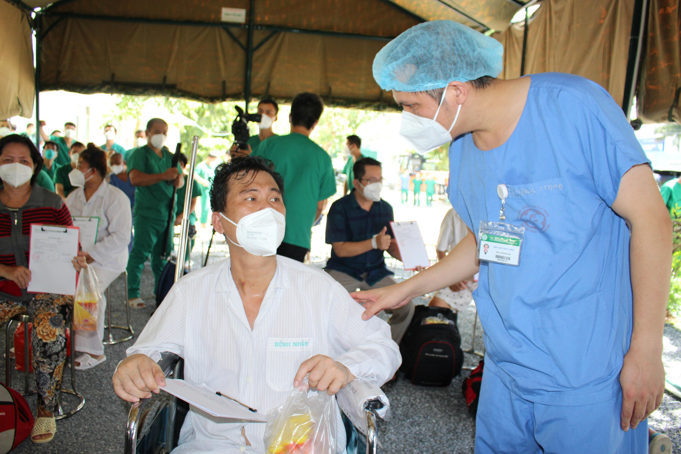 Cuộc chiến chống dịch COVID-19 đang có điểm tựa quan trọng với hệ thống điều trị ngày càng được thiết lập tốt hơn.