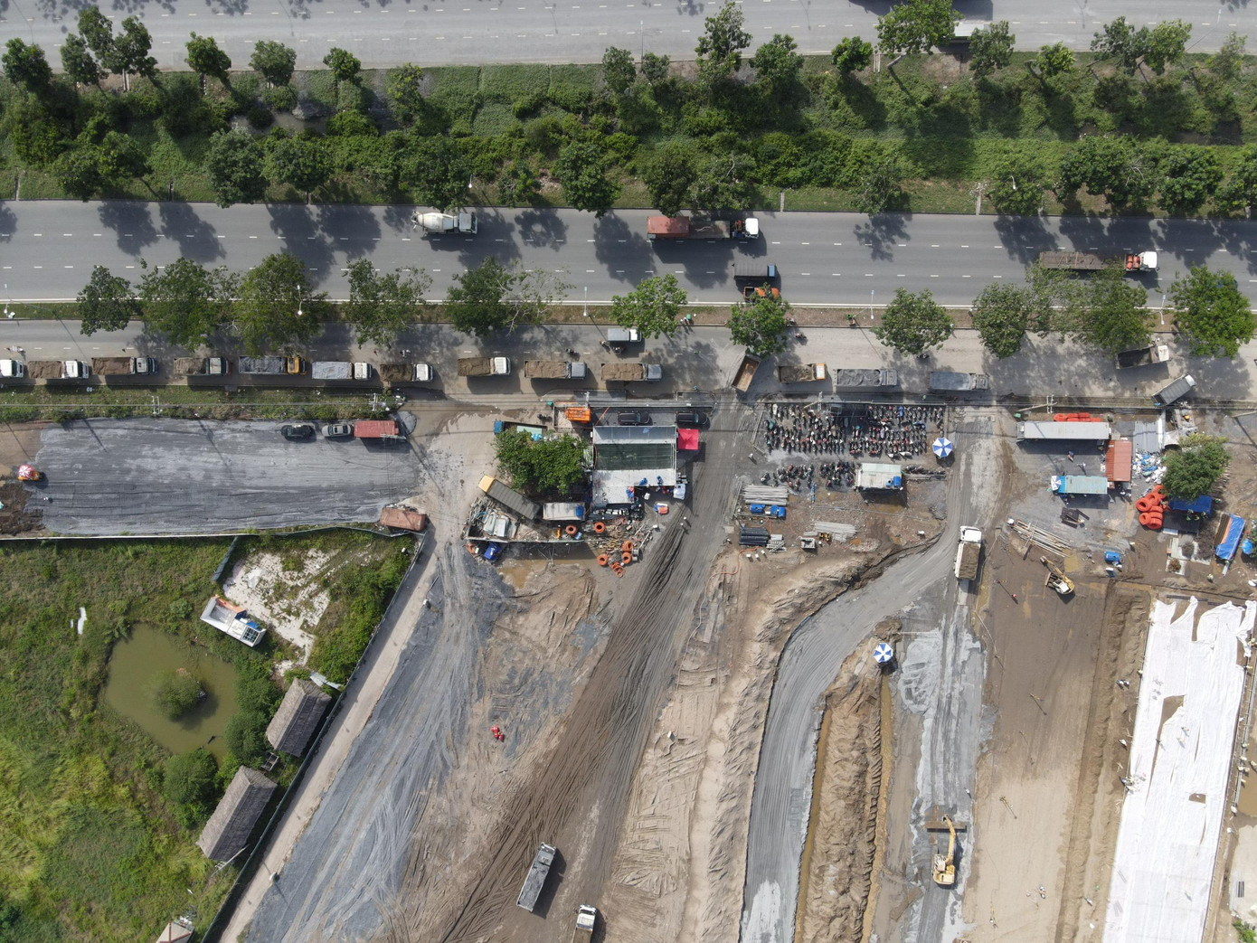 Hình ảnh nhìn từ trên cao cho thấy một phần khu đất đã cơ bản được san lấp mặt bằng.