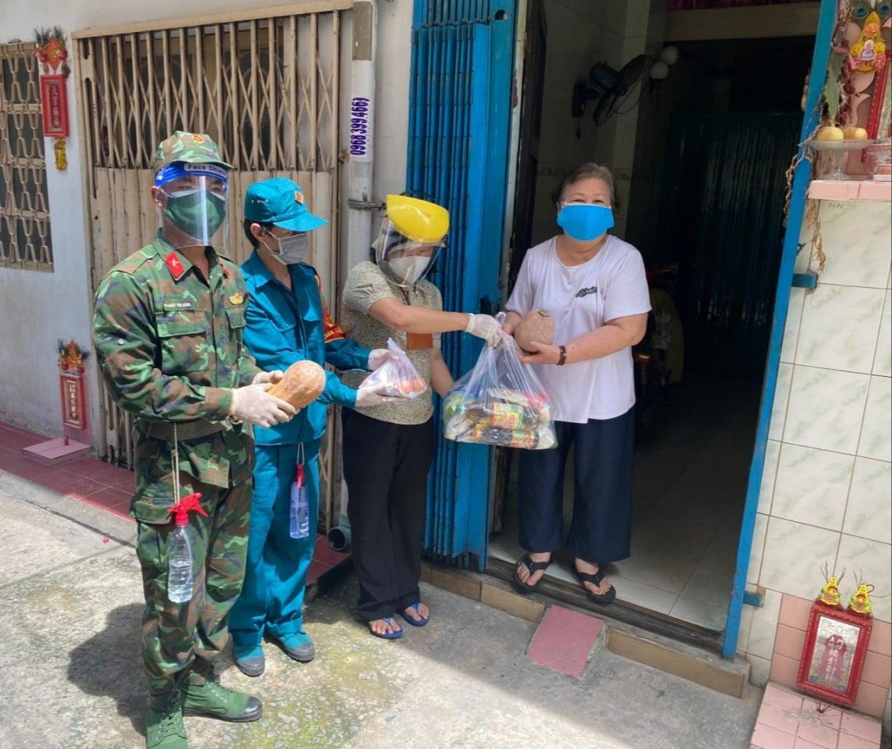 Thành phố đang nỗ lực hỗ trợ người dân chung tay đẩy lùi dịch COVID-19. Thành phố đang nỗ lực hỗ trợ người dân chung tay đẩy lùi dịch COVID-19.