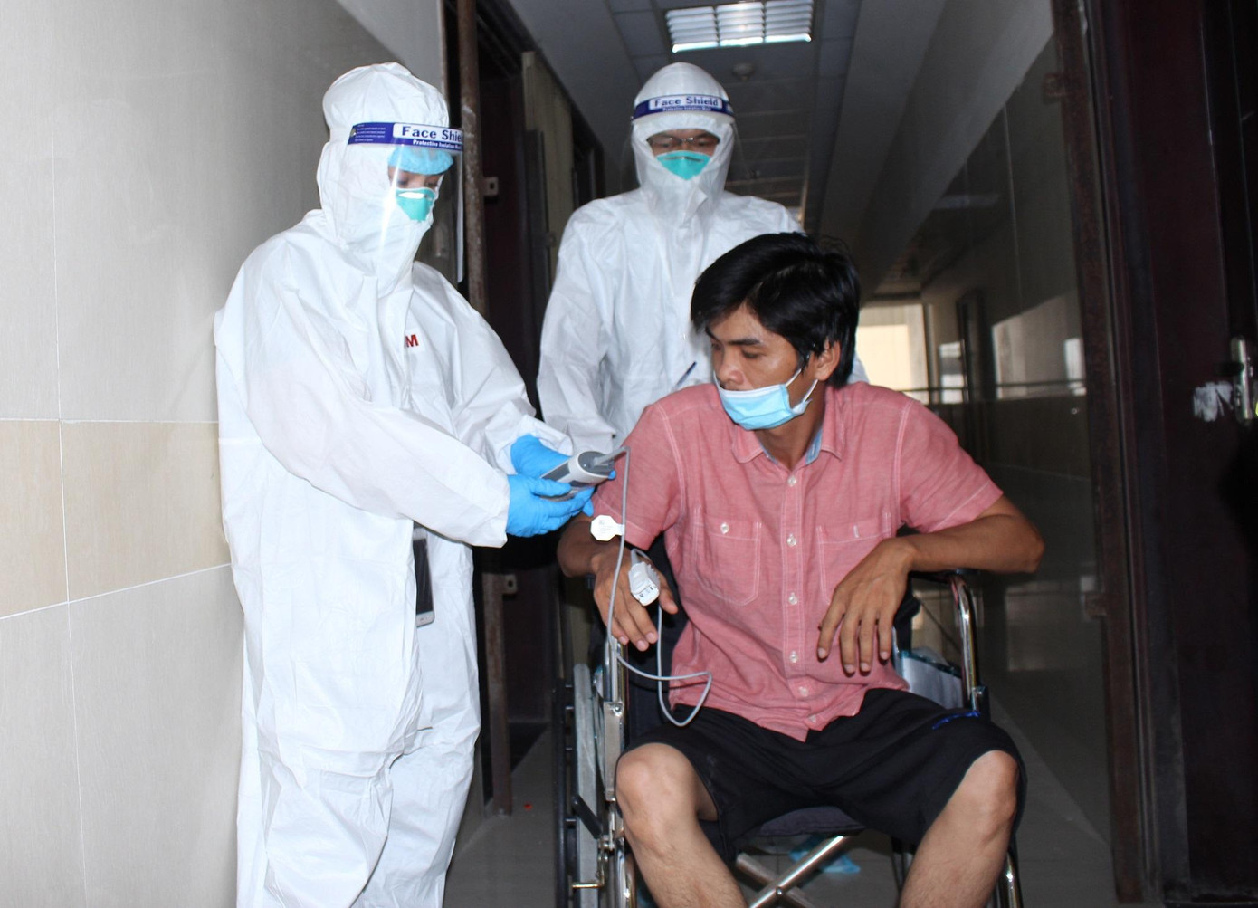 Người cách ly tại nhà cần chủ động các phương án chăm sóc sức khỏe và chuẩn bị sẵn thuốc để tránh bệnh diễn tiến nặng.