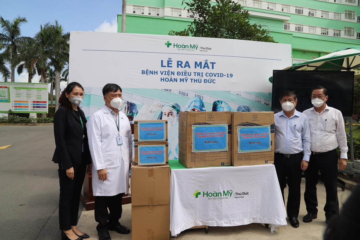 Sau chuyển đổi công năng, bệnh viện Điều trị COVID-19 Hoàn Mỹ Thủ Đức ra mắt vào sáng 2/8 với sự tham dự của lãnh đạo thành phố và Sở Y tế.