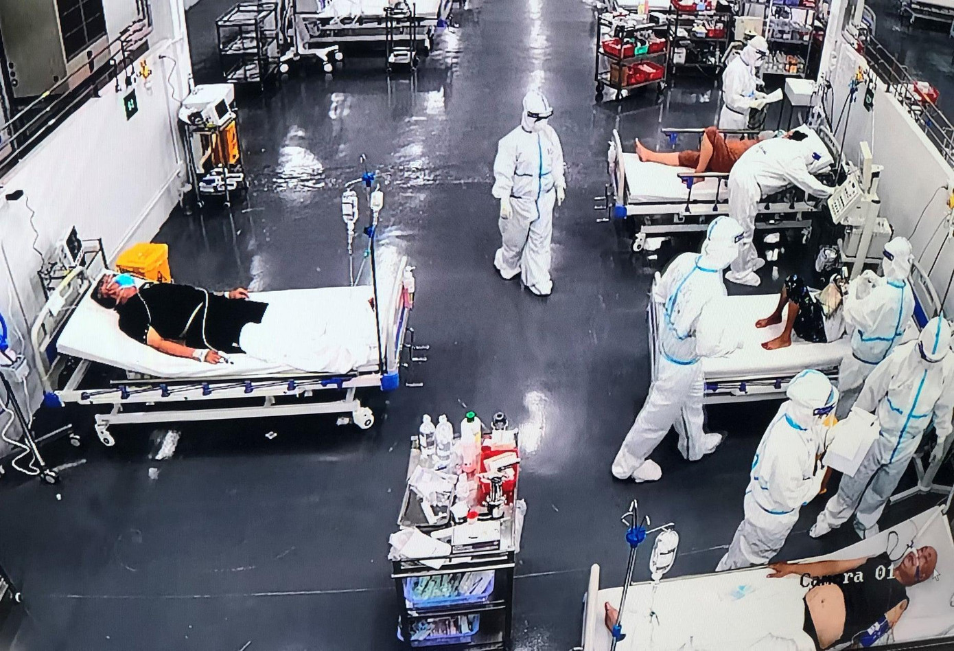 Trung tâm Hồi sức đã đi vào hoạt động, tiếp nhận nhiều bệnh nhân nặng và nguy kịch. Trung tâm Hồi sức đã đi vào hoạt động, tiếp nhận nhiều bệnh nhân nặng và nguy kịch.