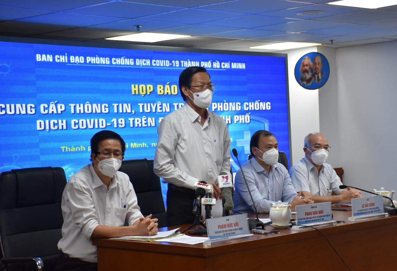 Ông Phan Văn Mãi phát biểu tại buổi họp báo diễn ra chiều 13/9