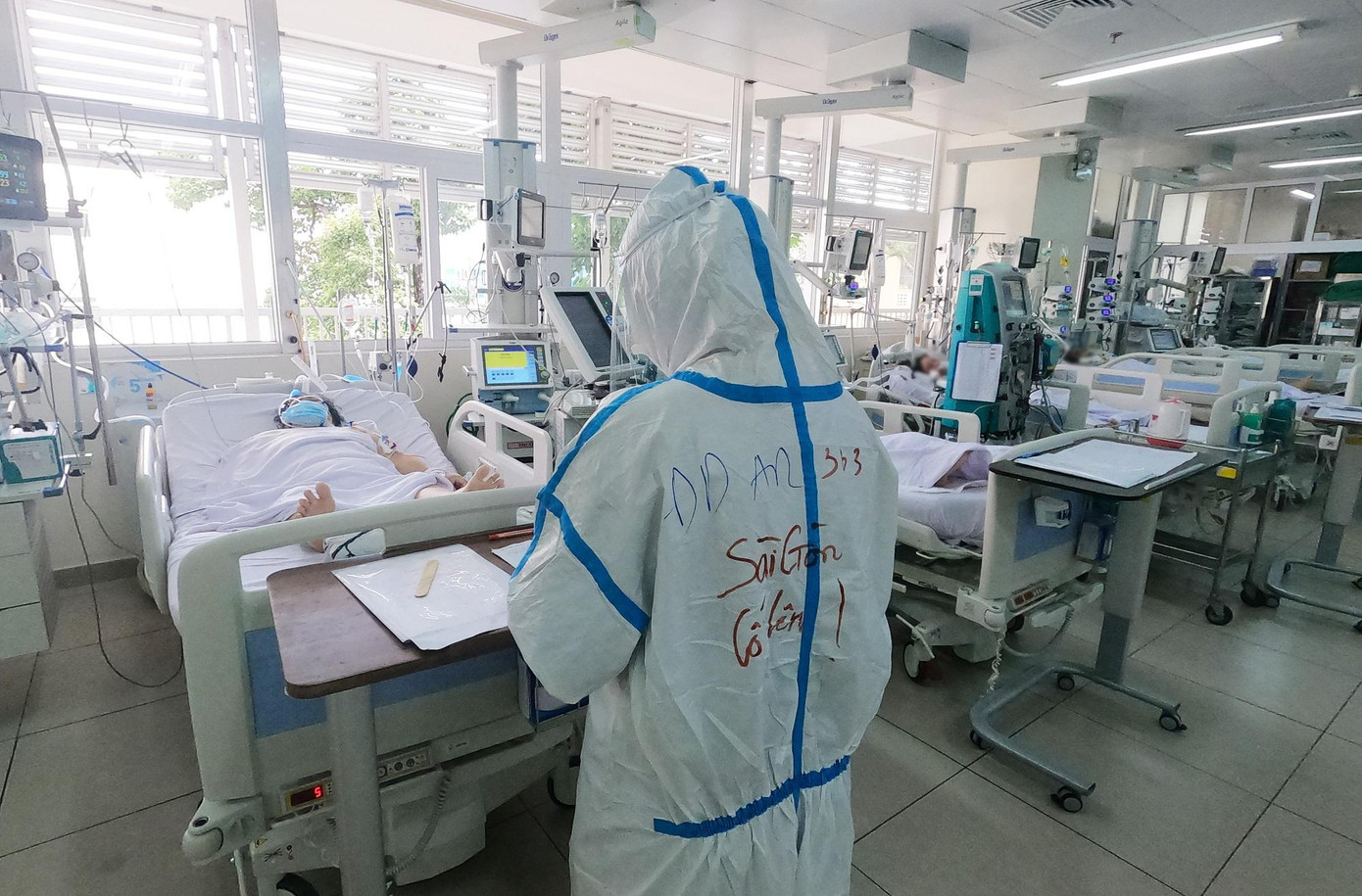 "Sài Gòn cố lên" là động lực và mục tiêu để các y bác sĩ nỗ lực cứu chữa người bệnh. "Sài Gòn cố lên" là động lực và mục tiêu để các y bác sĩ nỗ lực cứu chữa người bệnh.