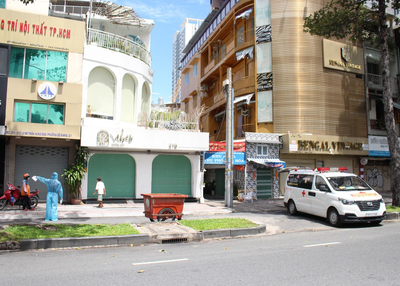 Thành phố kêu gọi người dân tuân thủ các quy định, chung tay đẩy lùi dịch COVID-19. Thành phố kêu gọi người dân tuân thủ các quy định, chung tay đẩy lùi dịch COVID-19.