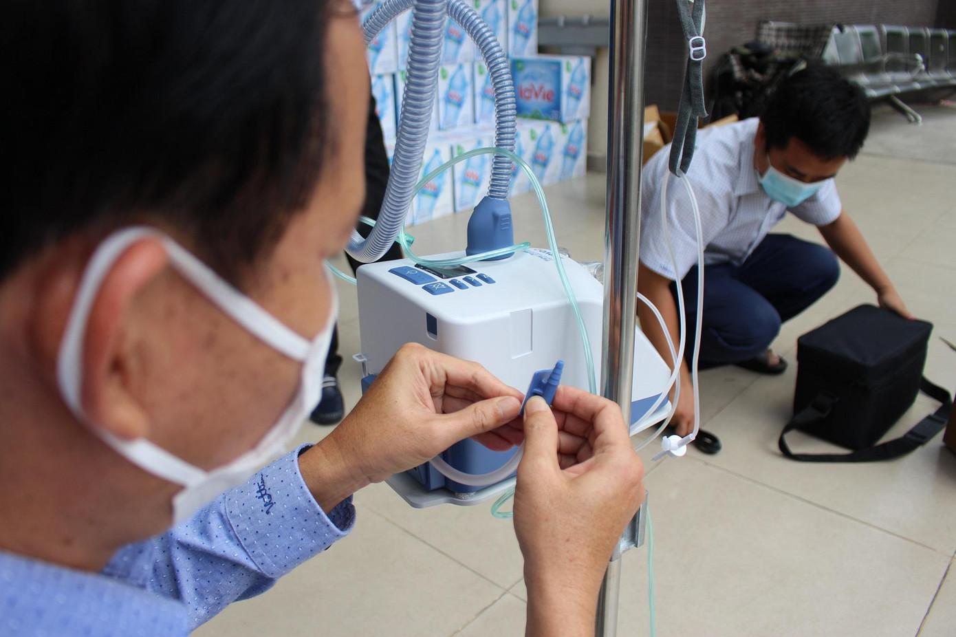 Các bệnh viện đang rất cần được hỗ trợ thêm trang thiết bị để phục vụ cứu chữa bệnh nhân COVID-19.