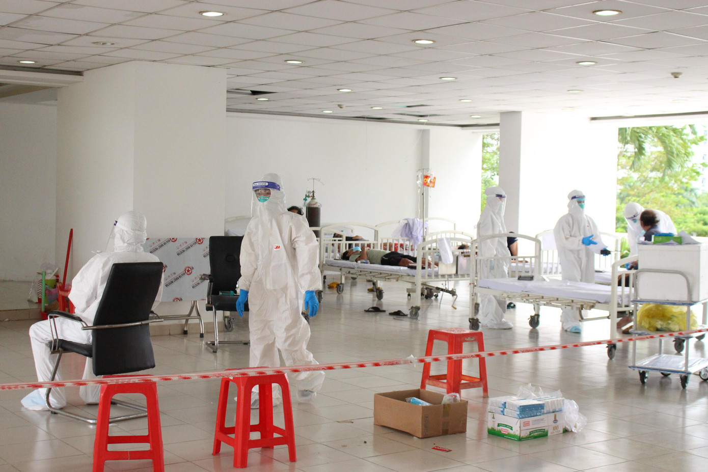 Hiện đã ghi nhận hơn 900 nhân viên y tế trực tiếp tham gia chống dịch phơi nhiễm COVID-19. Hiện đã ghi nhận hơn 900 nhân viên y tế trực tiếp tham gia chống dịch phơi nhiễm COVID-19.