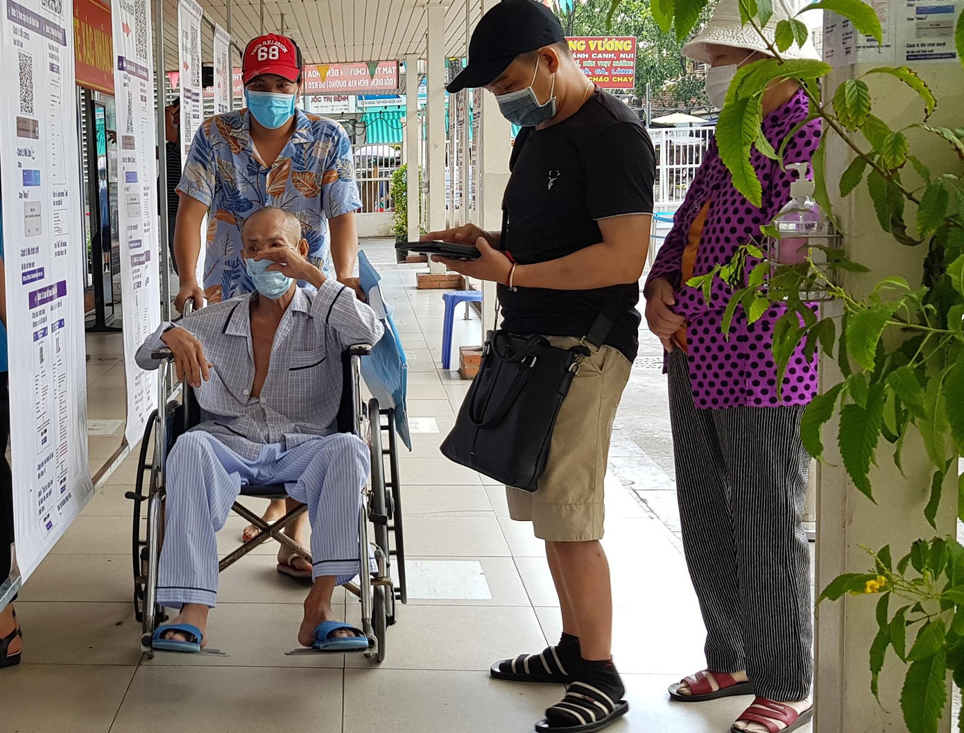 Trong bối cảnh dịch bệnh diễn biến phức tạp, việc chăm lo sức khỏe cho cộng đồng đang gặp rất nhiều khó khăn. Trong bối cảnh dịch bệnh diễn biến phức tạp, việc chăm lo sức khỏe cho cộng đồng đang gặp rất nhiều khó khăn.