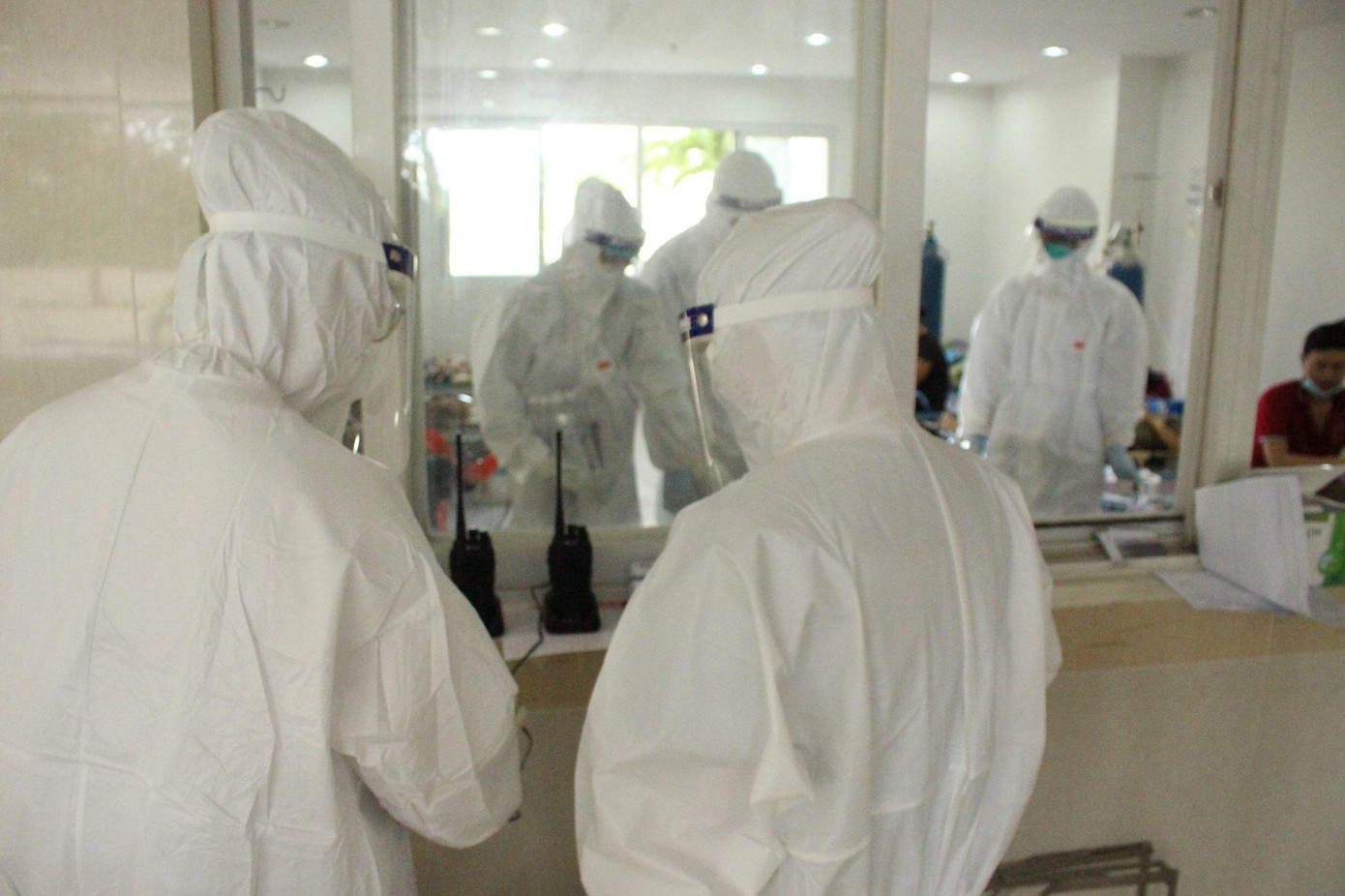 Họ làm việc không ngơi nghỉ- ảnh Vân Sơn