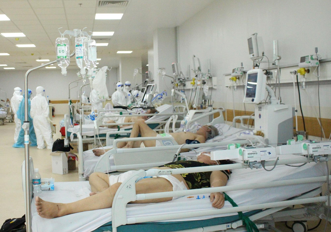 Bệnh viện Hồi sức COVID-19 vẫn đang là cơ sở chủ lực ở tầng cao nhất trong điều trị cho bệnh nhân nặng, nguy kịch tại TPHCM. Bệnh viện Hồi sức COVID-19 vẫn đang là cơ sở chủ lực ở tầng cao nhất trong điều trị cho bệnh nhân nặng, nguy kịch tại TPHCM.