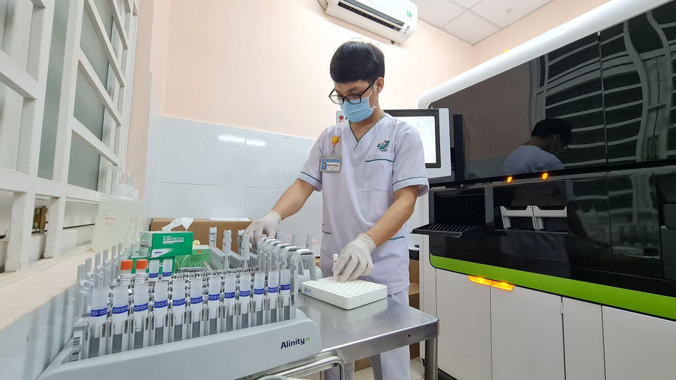 Mẫu xét nghiệm được trả rút ngắn một nửa thời gian so với xét nghiệm thông thường. Mẫu xét nghiệm được trả rút ngắn một nửa thời gian so với xét nghiệm thông thường.