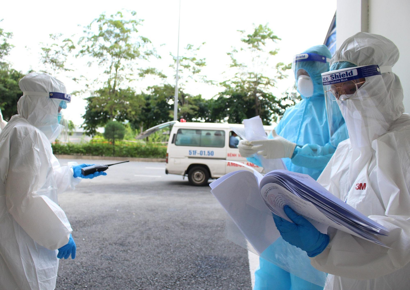 Số ca mắc mới trên địa bàn TPHCM vẫn gia tăng từng ngày, cuộc chiến với COVID-19 còn khó khăn. Số ca mắc mới trên địa bàn TPHCM vẫn gia tăng từng ngày, cuộc chiến với COVID-19 còn khó khăn.