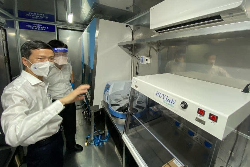 Xe xét nghiệm lưu động có khả năng thực hiện trả mẫu ngay tại chỗ giúp rút ngắn thời gian. Xe xét nghiệm lưu động có khả năng thực hiện trả mẫu ngay tại chỗ giúp rút ngắn thời gian.