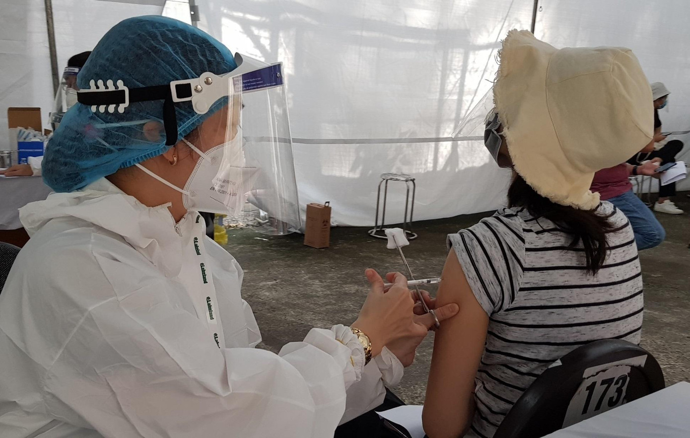 TPHCM đang đẩy nhanh tiến độ tiêm chủng vắc xin ngừa COVID-19 để sớm đạt miễn dịch cộng đồng TPHCM đang đẩy nhanh tiến độ tiêm chủng vắc xin ngừa COVID-19 để sớm đạt miễn dịch cộng đồng