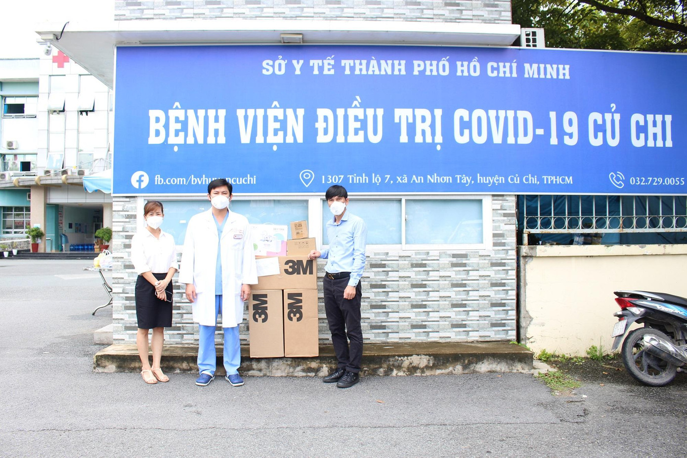 Bệnh viện Điều trị COVID-19 Củ Chi tiếp nhận khẩu trang và thiết bị y tế của bạn đọc hỗ trợ Bệnh viện Điều trị COVID-19 Củ Chi tiếp nhận khẩu trang và thiết bị y tế của bạn đọc hỗ trợ
