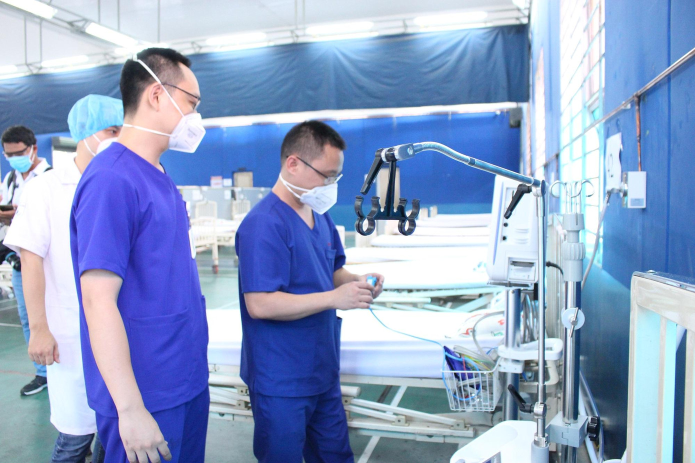 Nhiều bệnh viện dã chiến đã được mở để sẵn sàng tiếp nhận, điều trị cho bệnh nhân COVID-19.