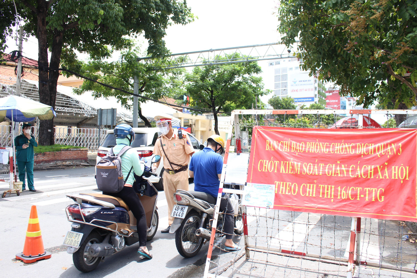 Các phương án kiểm tra được thực hiện linh động hơn để tránh ùn tắc giao thông, tập trung đông người