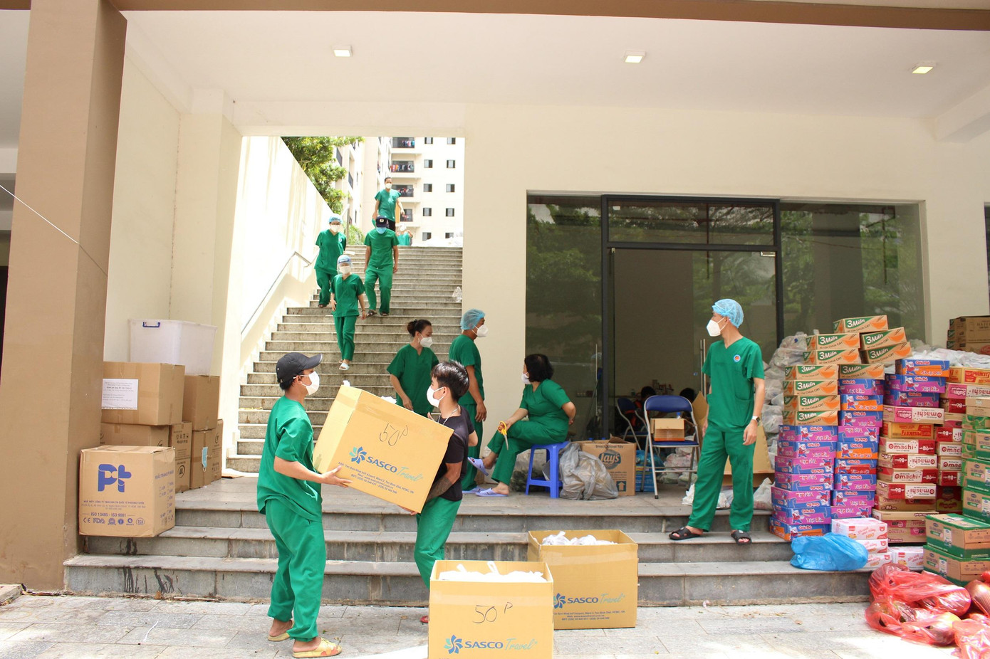 Thực phẩm sẽ được cung ứng đến tận nhà cho người dân tại các khu vực phong tỏa.