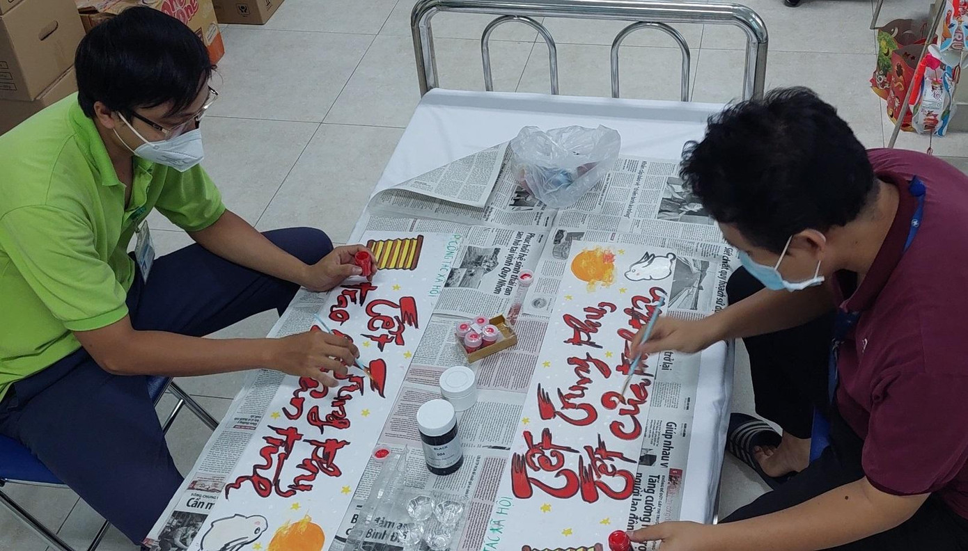 Không có đêm hội trăng rằm nhưng niềm vui Tết Trung thu nho nhỏ cũng được thực hiện tại Bệnh viện Chợ Rẫy Không có đêm hội trăng rằm nhưng niềm vui Tết Trung thu nho nhỏ cũng được thực hiện tại Bệnh viện Chợ Rẫy