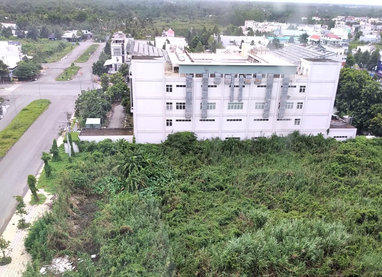 Nếu đề xuất được thông qua, Bệnh viện Hồi sức COVID-19 Cần Thơ sẽ xây dựng ở khu đất trống (trong hình) cạnh Bệnh viện Đột quỵ Tim mạch. Nếu đề xuất được thông qua, Bệnh viện Hồi sức COVID-19 Cần Thơ sẽ xây dựng ở khu đất trống (trong hình) cạnh Bệnh viện Đột quỵ Tim mạch.