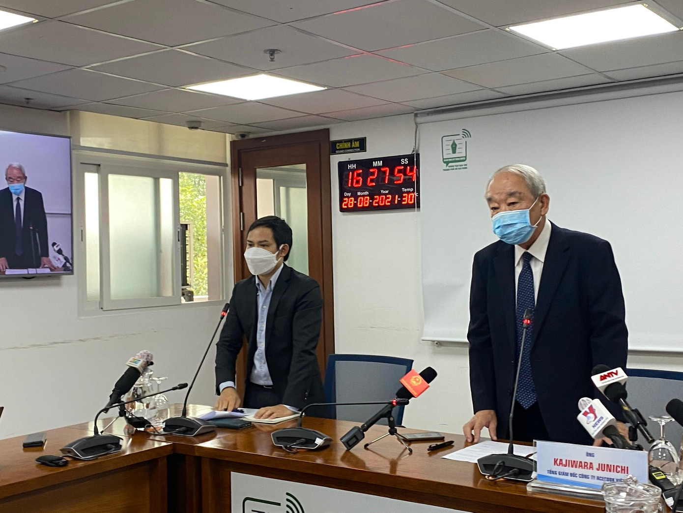 Ông Kajiwara Junichi - Tổng Giám đốc Acecook Việt Nam cung cấp thông tin tại buổi họp báo.