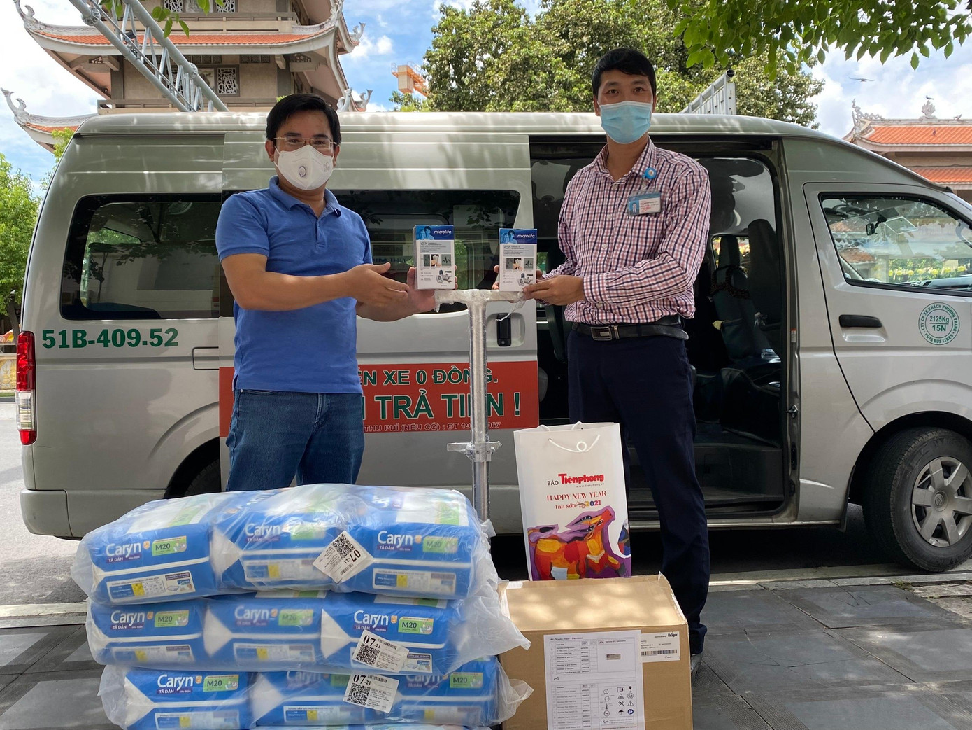 Máy thở HFNC và nhiều trang thiết bị, vật tư phục vụ chống dịch được trao tới Bệnh viện Thành phố Thủ Đức Máy thở HFNC và nhiều trang thiết bị, vật tư phục vụ chống dịch được trao tới Bệnh viện Thành phố Thủ Đức