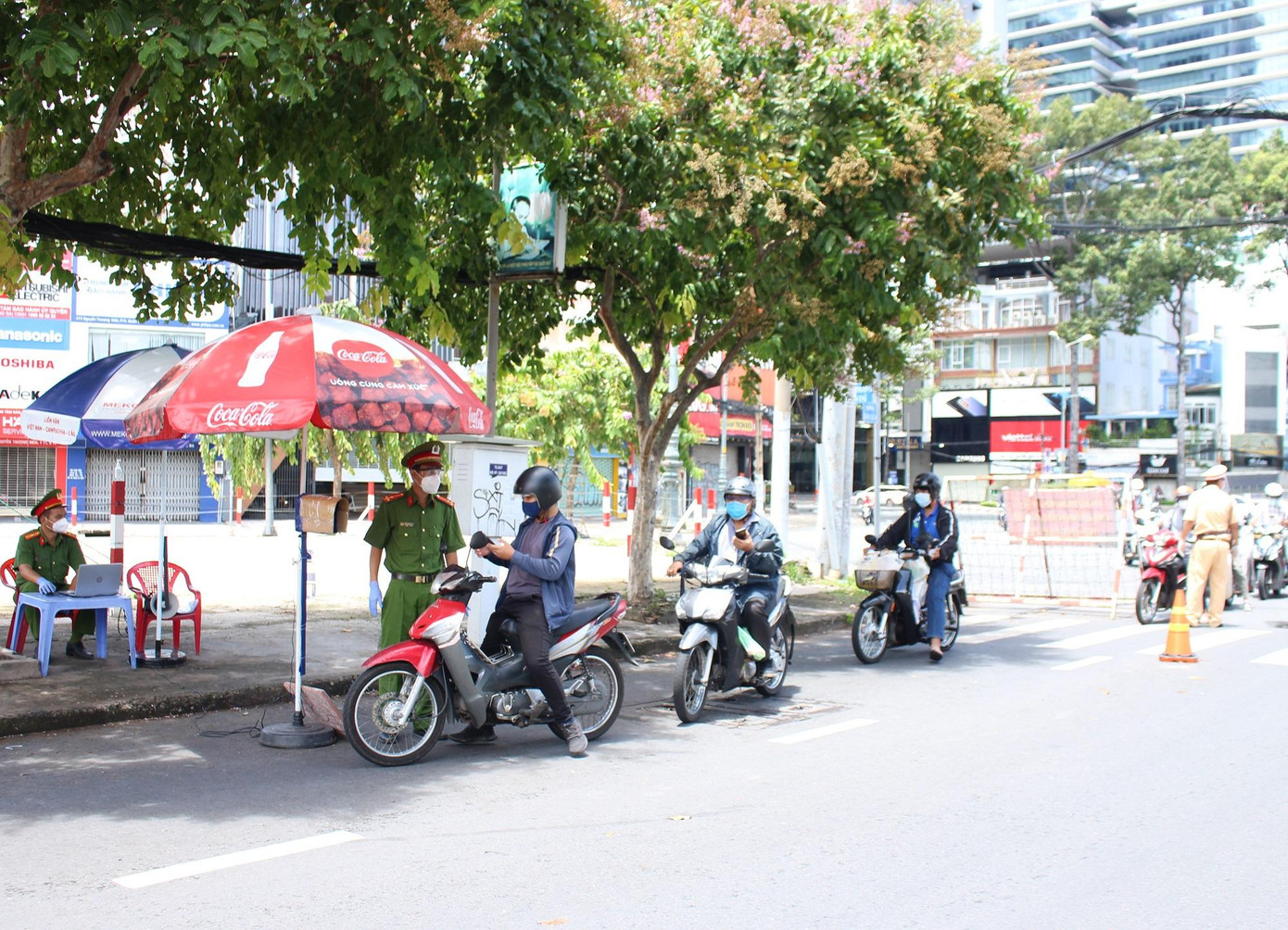 Thành phố sẽ từng bước nới lỏng giãn cách xã hội ở những vùng an toàn dịch Thành phố sẽ từng bước nới lỏng giãn cách xã hội ở những vùng an toàn dịch